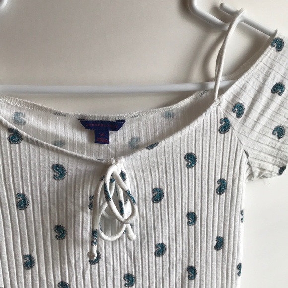 off the shoulder shirt - Picture 3 of 3